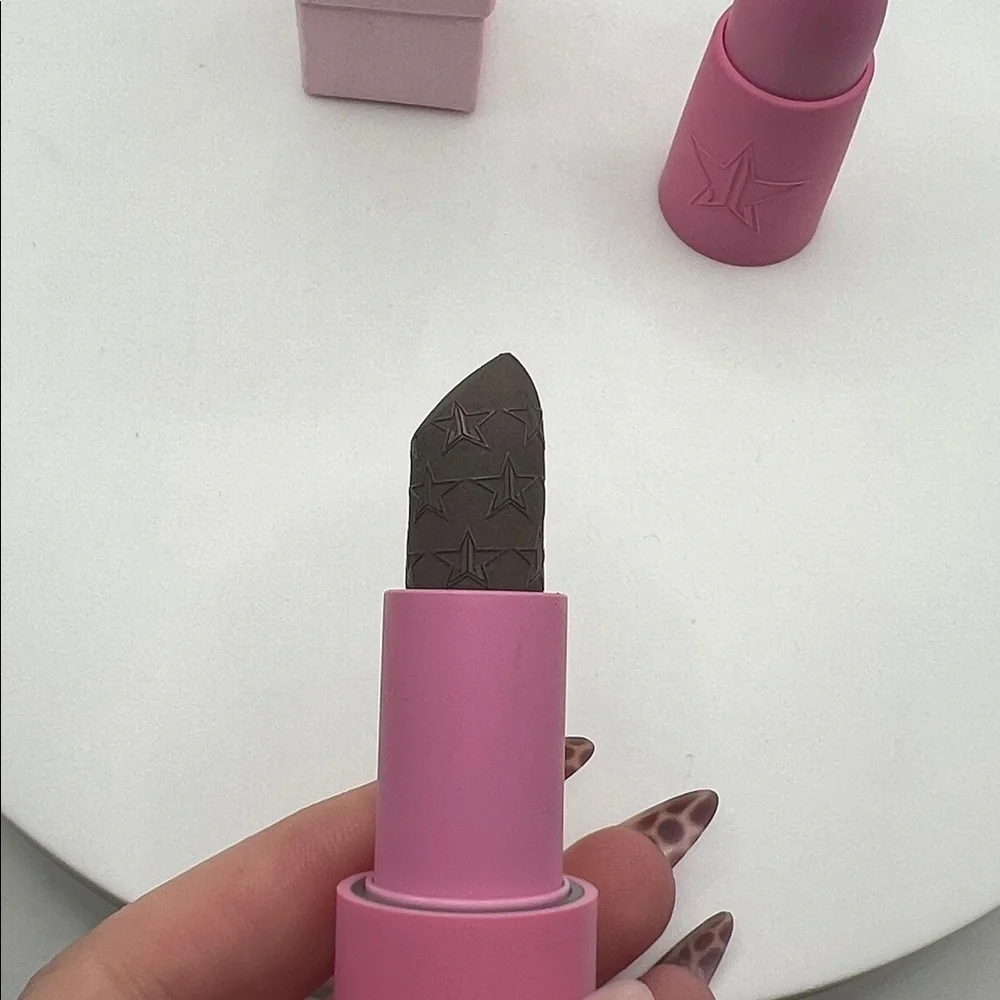 Jeffree Star Velvet Lipstick Grave Digger